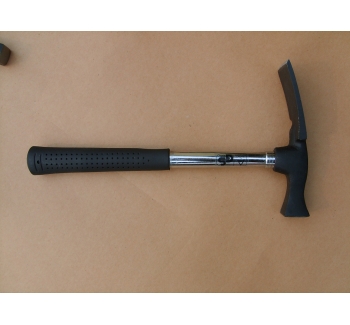 Mason's hammer with steel tubular handle